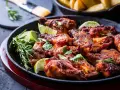 Grillade kycklingvingar med lime och rosmarin, perfekt för att sazonar pechuga de pollo a la plancha.