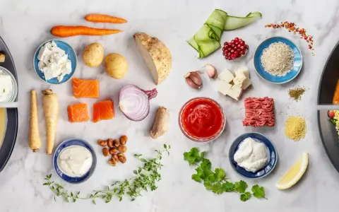 5 recept lätt och billigt: lax med rotfrukter, soppa, köttbullar, fisk och grönsaker.